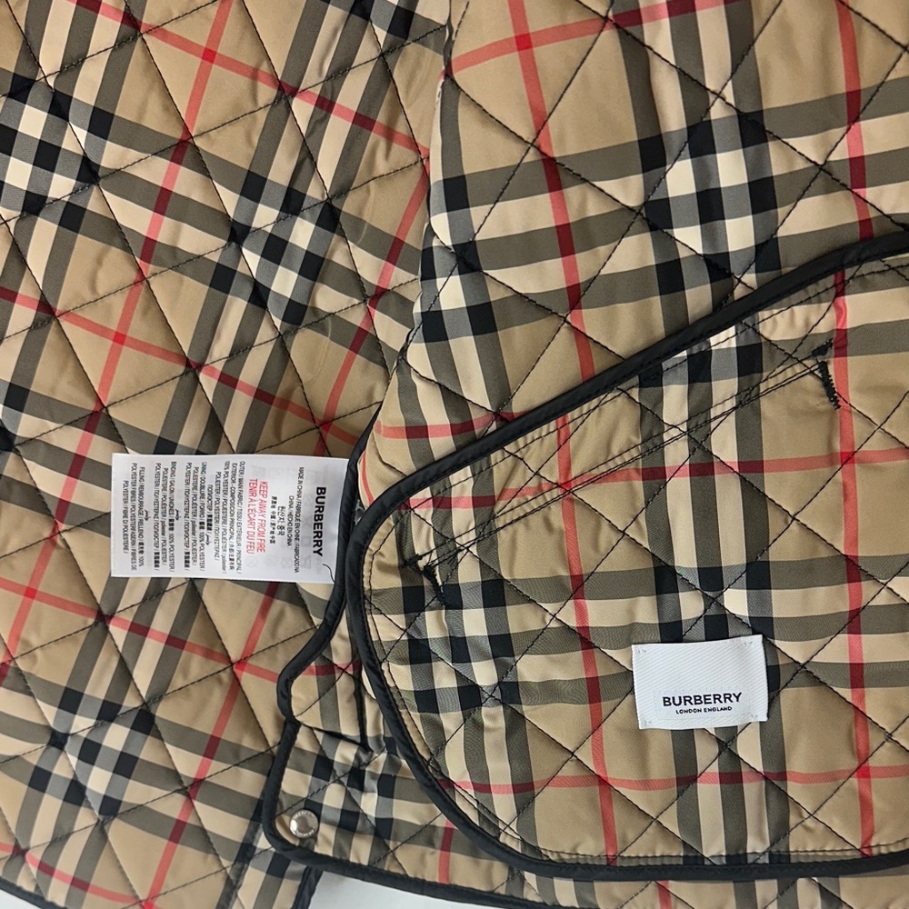 Burberry Black Quilted Kids Puffer Jacket - Picture 9 of 11